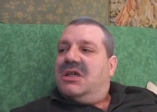Filthy daddy stimulates his own daughter