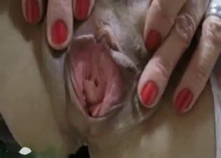 Hot mother shows off her wide-opened hole