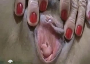 Hot mother shows off her wide-opened hole